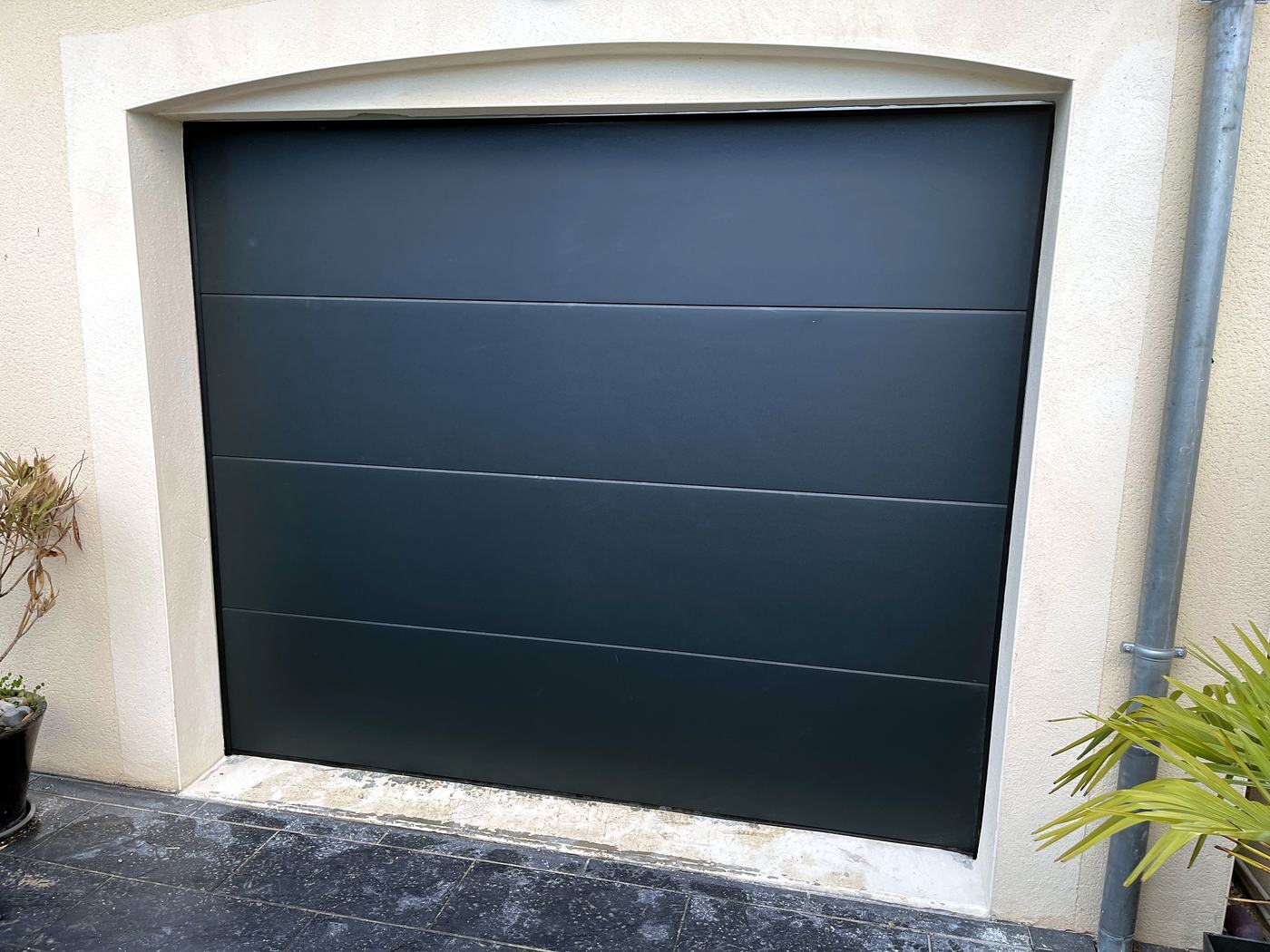 Porte de garage sectionnelle anthracite