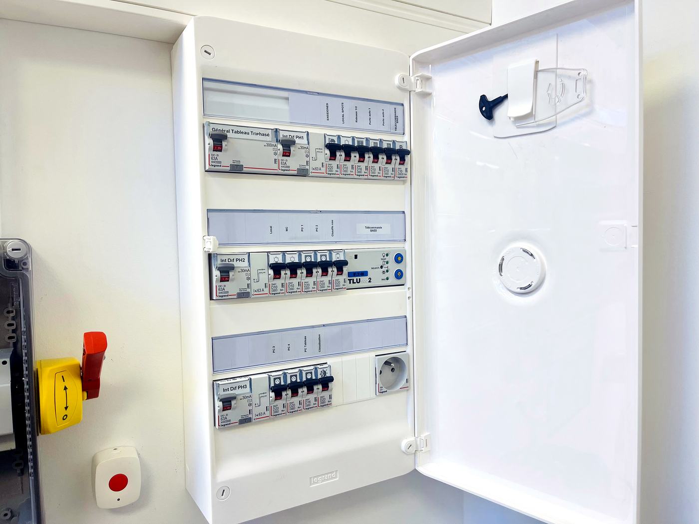 Tableau électrique neuf installé par CLEM SERVICES